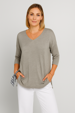 Women's knitted top – V-neck sweater, lightweight & figure-hugging