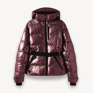 This women's winter coat features a stylish belted design, made from warm and weatherproof materials, perfect for cold climates while ensuring a fashionable look. 7
