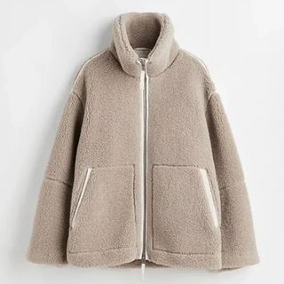 A women's cozy high collar jacket in a relaxed fit, crafted from warm, durable material, designed for winter wear. Its stylish silhouette provides both comfort and 2
