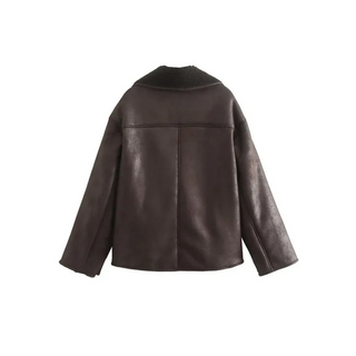 This women's reversible long-sleeved jacket features an elegant design, perfect for winter. Made from warm, high-quality material, it offers versatility and style 2